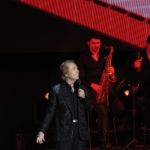 Raphael posa dempeus al Cap Roig