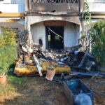 Els Bombers apaguen un incendi que crema una casa a Torroella de Montgrí bombers torroella incendi