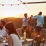 El “tardeo” va agafant adeptes a la Costa Brava en detriment de l’oci nocturn, les discoteques.