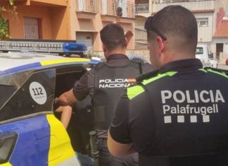 Detenen tres persones a Palafrugell per simular parelles de fet i obtenir permisos de residència privat:-operatiu-policial-en-dues-ocupacions-conflictives-a-palafrugell