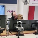 Quim Casellas ve amb el seu gos per parlar de les gambes a,TARDA CAPITAL