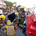 Els Bombers excarceren una persona que havia quedat atrapada dins un minicotxe bolcat a Pals Bombers pals accident