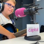 El petit gran músic presenta ‘Flotadors de colors’ des de Palamós