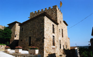 El Castell de Benedormiens acull una nova edició de Jov’Art amb prop de 90 obres de joves creadors