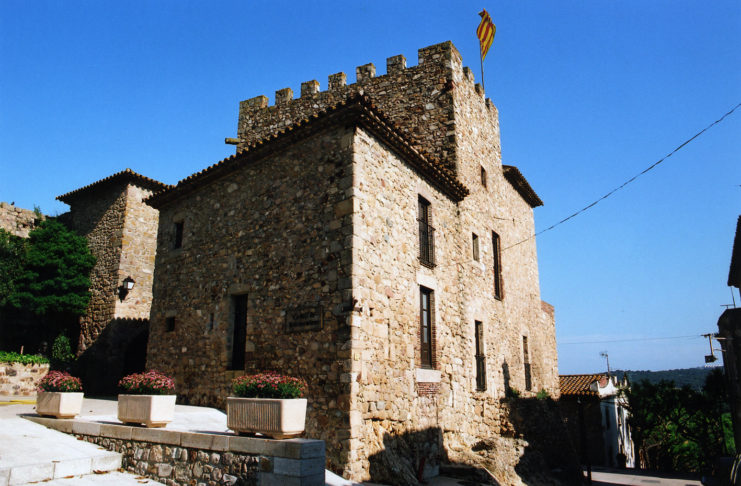 El Castell de Benedormiens acull una nova edició de Jov’Art amb prop de 90 obres de joves creadors