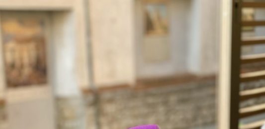 Micròfon ràdio capital esmorzar suc de taronja