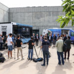 En marxa la Banca Mòbil de Catalunya als municipis de Girona sense oficina bancària La consellera Alícia Romero durant la visita als vehicles de la Banca Mòbil a Ullà.