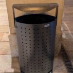 privat:-installacio-o-renovacio-d’un-total-de-110-papereres-a-la-via-publica-de-la-bisbal-d’emporda