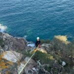 privat:-neteja-de-residus-al-voltant-de-l’entorn-del-far-de-sant-sebastia