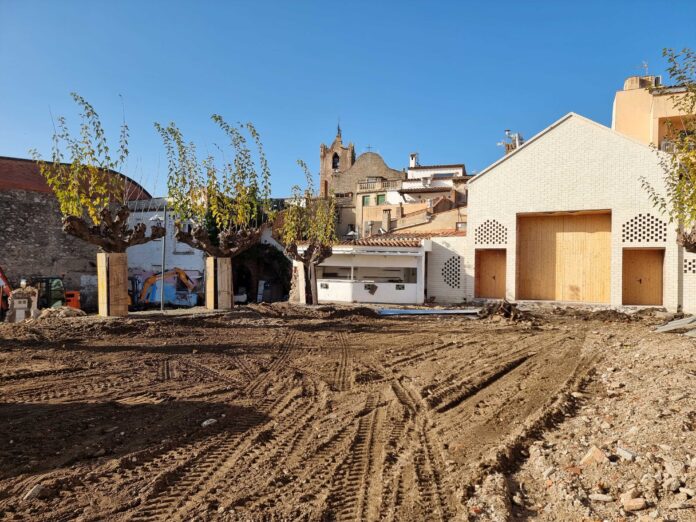Ja han començat les obres de la nova plaça per a la cultura al centre històric de Calonge