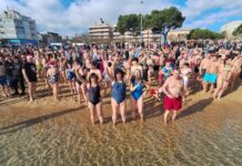 Sant Feliu de Guíxols obrirà l’any amb el Primer Bany a la platja, l’1 de gener a la 1 del migdia privat:-gairebe-500-persones-participen-en-el-primer-bany-de-l’any-a-sant-feliu-de-guixols