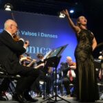 privat:-santa-cristina-es-vesteix-de-gala-pel-concert-de-cap-d’any