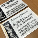 privat:-roses-retira-les-ultimes-plaques-amb-simbologia-franquista-del-municipi