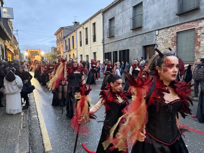 Rua de la disbauxa al carnaval de Pals - Colla Quermània