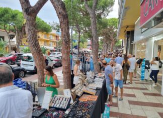 Una seixantena d’establiments participen en la Botiga al Carrer de Platja d’Aro Botiga al Carrer Platja d'Aro