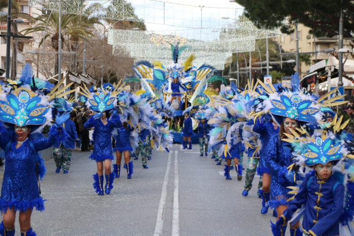 Una de les colles desfilants a la rua del Carnestoltes de Platja d'Aro Data de publicació: dissabte 01 de març del 2025, 19:43 Localització: Platja d'Aro Autor: Ariadna Reche