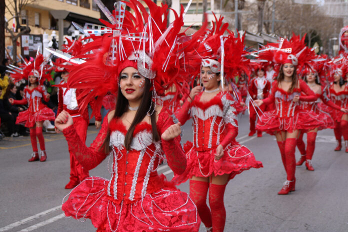 Una de les colles participants a la rua de Carnestoltes de Platja d'Aro Data de publicació: dissabte 01 de març del 2025, 17:15 Localització: Platja d'Aro Autor: Ariadna Reche