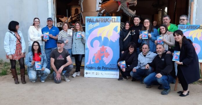 privat:-els-posters-dels-primers-carroussels-inspiren-el-cartell-de-festes-de-primavera-2025