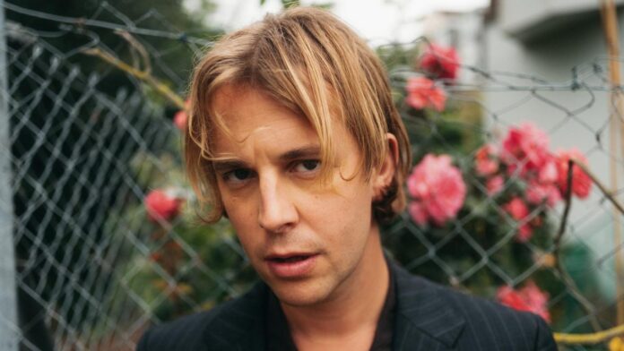 tom-odell-obrira-els-concerts-de-billie-eilish-a-barcelona