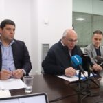 Els empresaris gironins es mostren preocupats per l’impacte dels aranzels d’EE.UU. El president de la FOEG, Ernest Plana, acompanyat per dos vicepresidents en la presentació d'un informe sobre la situació econòmica a la demarcació Data de publicació: dijous 03 d’abril del 2025, 11:13 Localització: Girona Autor: Aleix Freixas