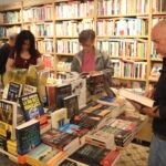 Un Sant Jordi ple d’activitats populars omple els carrers de Calonge, el Poble de llibres gironí