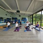 7 centres esportius del Baix Empordà participaran en la 4a edició de la Masterclass Benèfica de Ioga de la Fundació Oncolliga Una imatge de la masterclass de ioga de l'any passat al Club Esportiu Tennis la Bisbal.