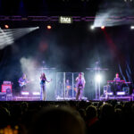 Més de 3.000 persones inauguren el festival Ítaca a l’Escala amb Ouineta, Ginestà i Goa Pop DJ’s