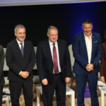 El Conseller Miquel Sàmper: “No hi ha alternativa al turisme per a l’economia catalana” La presidenta de la Diputació de Barcelona, Lluisa Moret; l'alcalde de Barcelona, Jaume Collboni; el ministre d'Indústria, Jordi Hereu; el conseller d'Empresa i Treball, Miquel Sàmper; i la consellera delegada de Paradores, Raquel Sánchez Data de publicació: dimecres 02 d’abril del 2025, 13:03 Localització: Barcelona Autor: Maria Asmarat