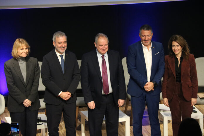 La presidenta de la Diputació de Barcelona, Lluisa Moret; l'alcalde de Barcelona, Jaume Collboni; el ministre d'Indústria, Jordi Hereu; el conseller d'Empresa i Treball, Miquel Sàmper; i la consellera delegada de Paradores, Raquel Sánchez Data de publicació: dimecres 02 d’abril del 2025, 13:03 Localització: Barcelona Autor: Maria Asmarat