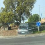 un-conductor-begut-acaba-damunt-d’una-rotonda-de-palamos