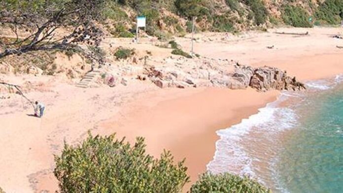 els-comuns-de-sant-feliu-insten-a-prohibir-fumar-a-totes-les-platges