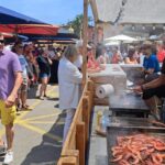 privat:-la-fira-de-la-gamba-omple-el-port-de-palamos-i-en-serveix-uns-500-quilos