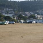 privat:-tancament-parcial-de-l’aparcament-de-sorra-de-la-platja-per-la-installacio-de-l’escenari-del-festival-itaca