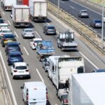 Uns 463.000 vehicles ja han sortit de l’àrea metropolitana de Barcelona pel pont de Sant Joan retencions cotxes pont sant joan