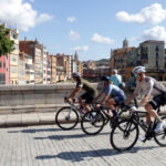 Ajuntaments gironins i transportistes demanen una regulació del turisme ciclista «per seguretat» a les carreteres