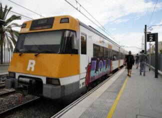 Els trens de Rodalies continuen aturats a tot Catalunya