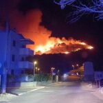 Confinen un hotel i un càmping per un incendi a Montgó que ja està estabilitzat privat:-un-incendi-forestal-a-torroella-obliga-a-confinar-un-camping-i-un-hotel-a-montgo
