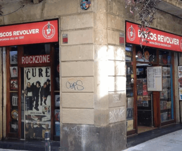 discos-revolver-(la-roja)-tanca-despres-de-mes-de-tres-decades-com-a-referent-musical-a-barcelona