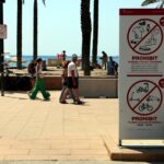 privat:-roses-sanciona-amb-300-euros-una-desena-de-persones-que-havien-comprat-al-top-manta
