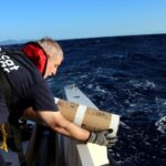 privat:-llancen-per-primer-cop-diverses-boies-a-roses-que-aniran-a-la-deriva-per-analitzar-la-temperatura-i-els-corrents-del-mar