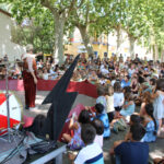 Malabaristes, equilibristes i pallassos omplen la Bisbal d’Empordà en la 30a edició de la Fira del Circ al Carrer