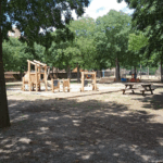 Reobert el Parc 8 de Març de la Bisbal d’Empordà amb nous jocs infantils i més seguretat