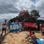privat:-sos-costa-brava-celebra-set-anys-de-lluita-amb-una-accio-a-la-fosca-de-palamos