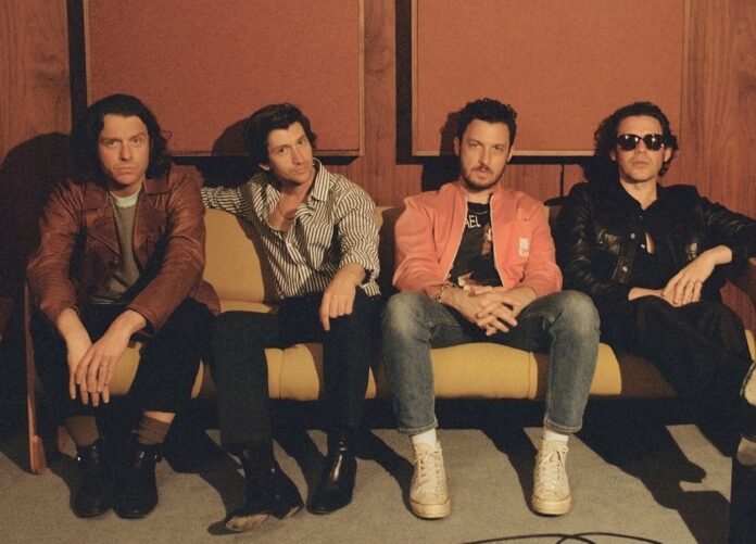 arctic-monkeys-encenen-les-alarmes-amb-moviments-que-apunten-a-una-nova-era-discografica