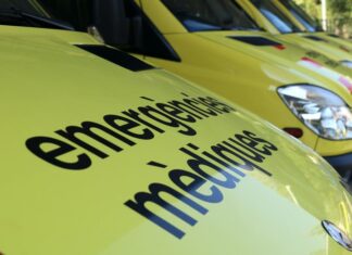 Dues persones ferides en un accident a la carretera de Palafrugell a Tamariu privat:-un-ferit-en-un-accident-d’un-cotxe-contra-la-mitjana-a-palafrugell