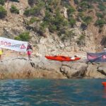 privat:-bloquegen-l’acces-a-les-barques-a-cala-del-vedell-amb-una-cadena-humana