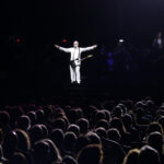 Umberto Tozzi s’acomiada dels escenaris fent un repàs dels grans èxits de 50 anys de carrera a Sant Feliu de Guíxols