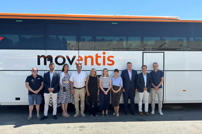 La consellera de Drets Socials, Mònica Martínez Bravo, al centre amb la resta d'autoritats en la visita a Begur Data de publicació: dimarts 05 d’agost del 2025, 17:32 Localització: Begur Autor: Cedida Moventia