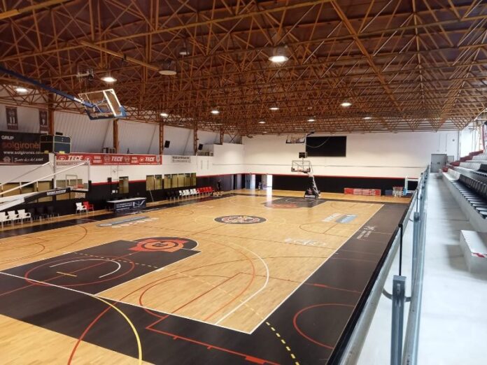 privat:-acaba-la-renovacio-integral-de-la-pista-del-pavello-municipal-d’esports-de-la-bisbal