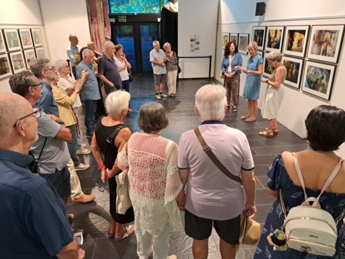 privat:-la-biblioteca-municipal-acull-l’exposicio-fotografica-“histories-minimes”,-de-teresa-fargas